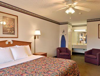 Days Inn & Suites By Wyndham Маршъл Стая снимка